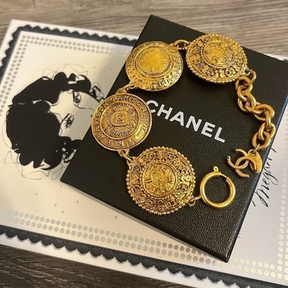 CHANEL Vintage Rue Cambon Medallion Link Bracelet
